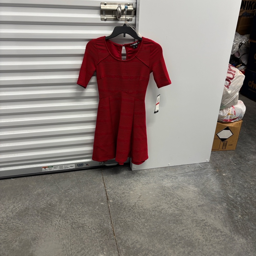 NWT Sequin Hearts My Michelle Co Vibrant Red Ribbed Fitted SS Dress Keyhole XS